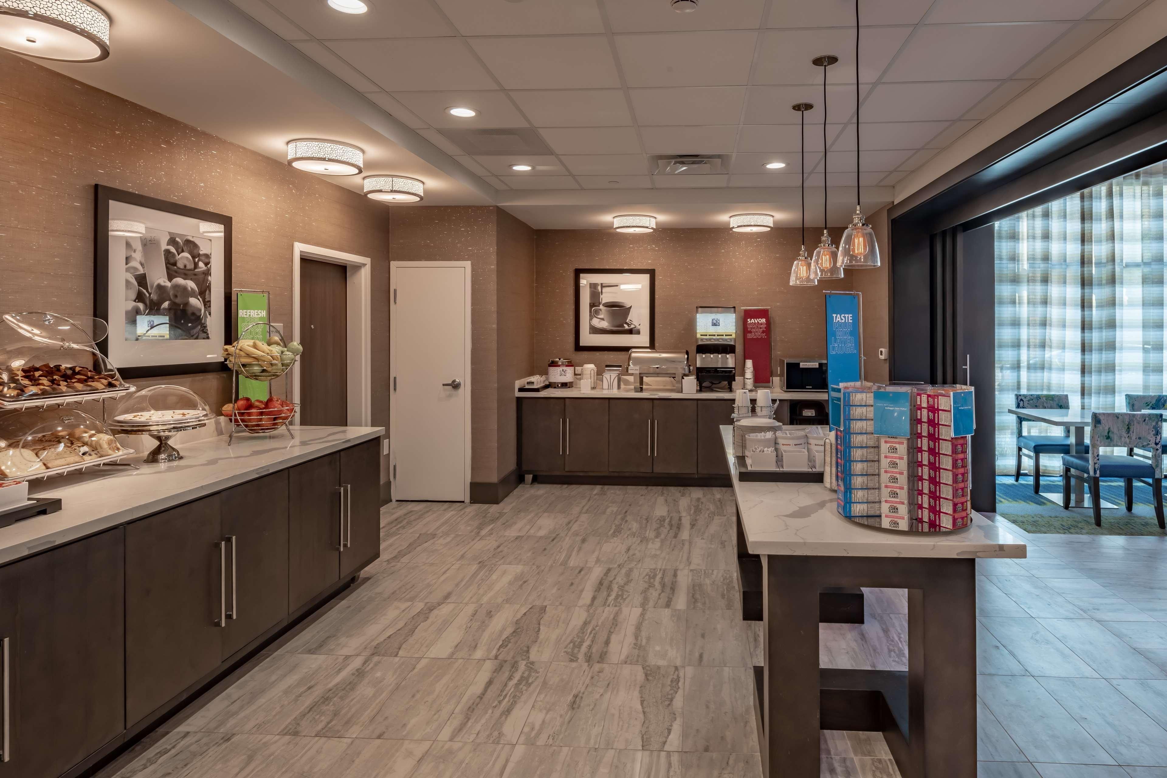 Hampton Inn & Suites Dallas/Plano Central Exterior photo