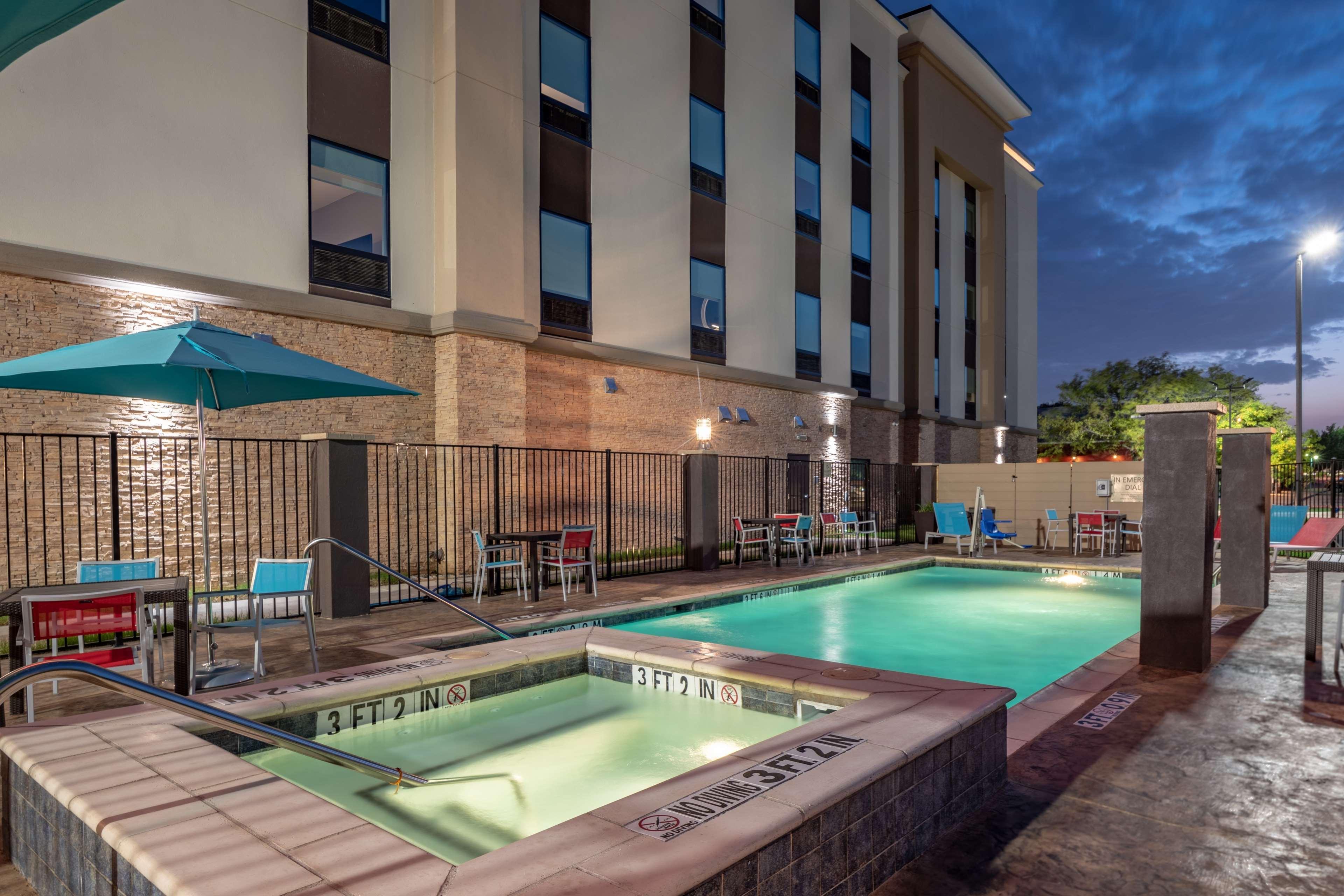 Hampton Inn & Suites Dallas/Plano Central Exterior photo