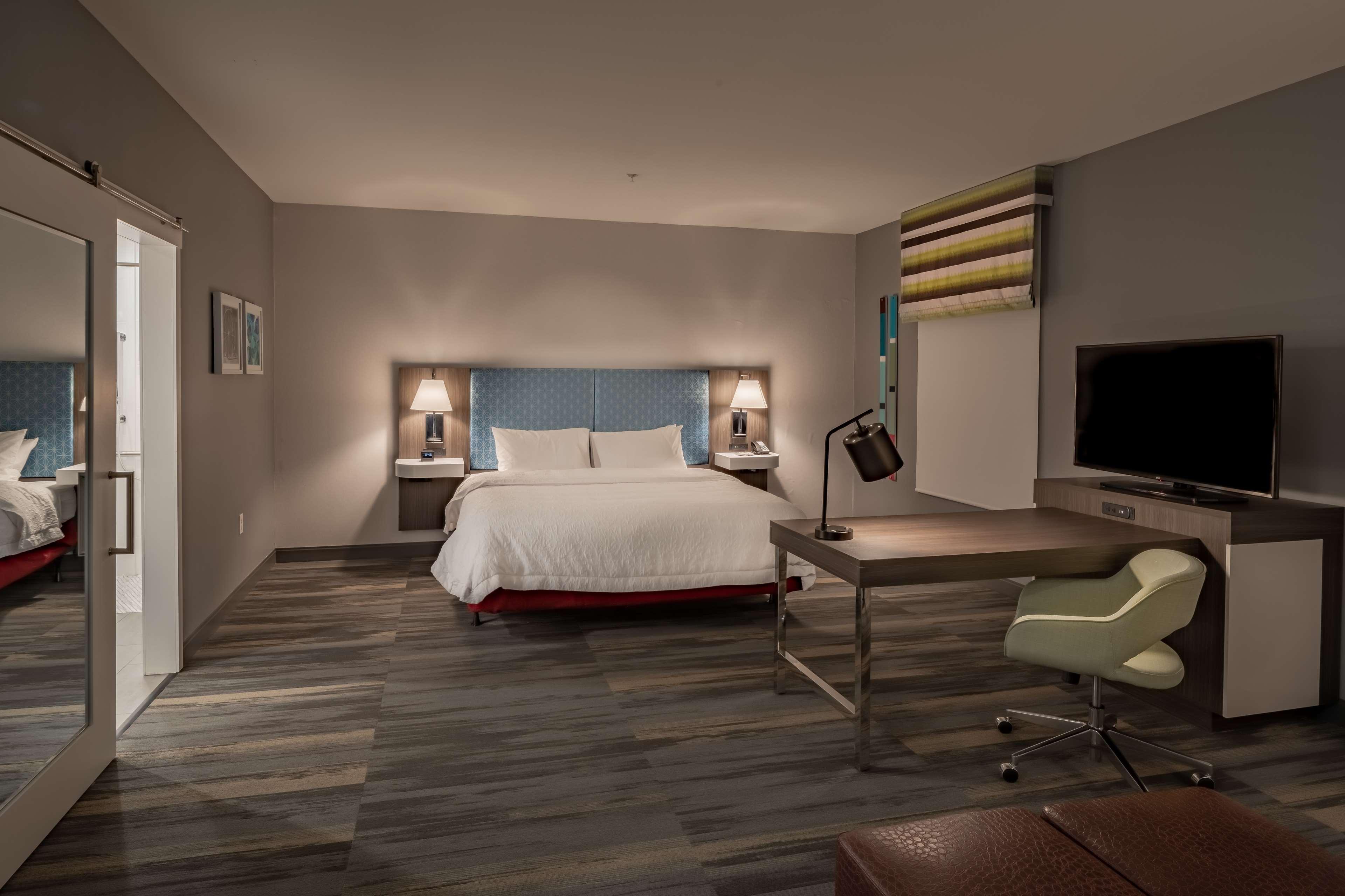 Hampton Inn & Suites Dallas/Plano Central Exterior photo