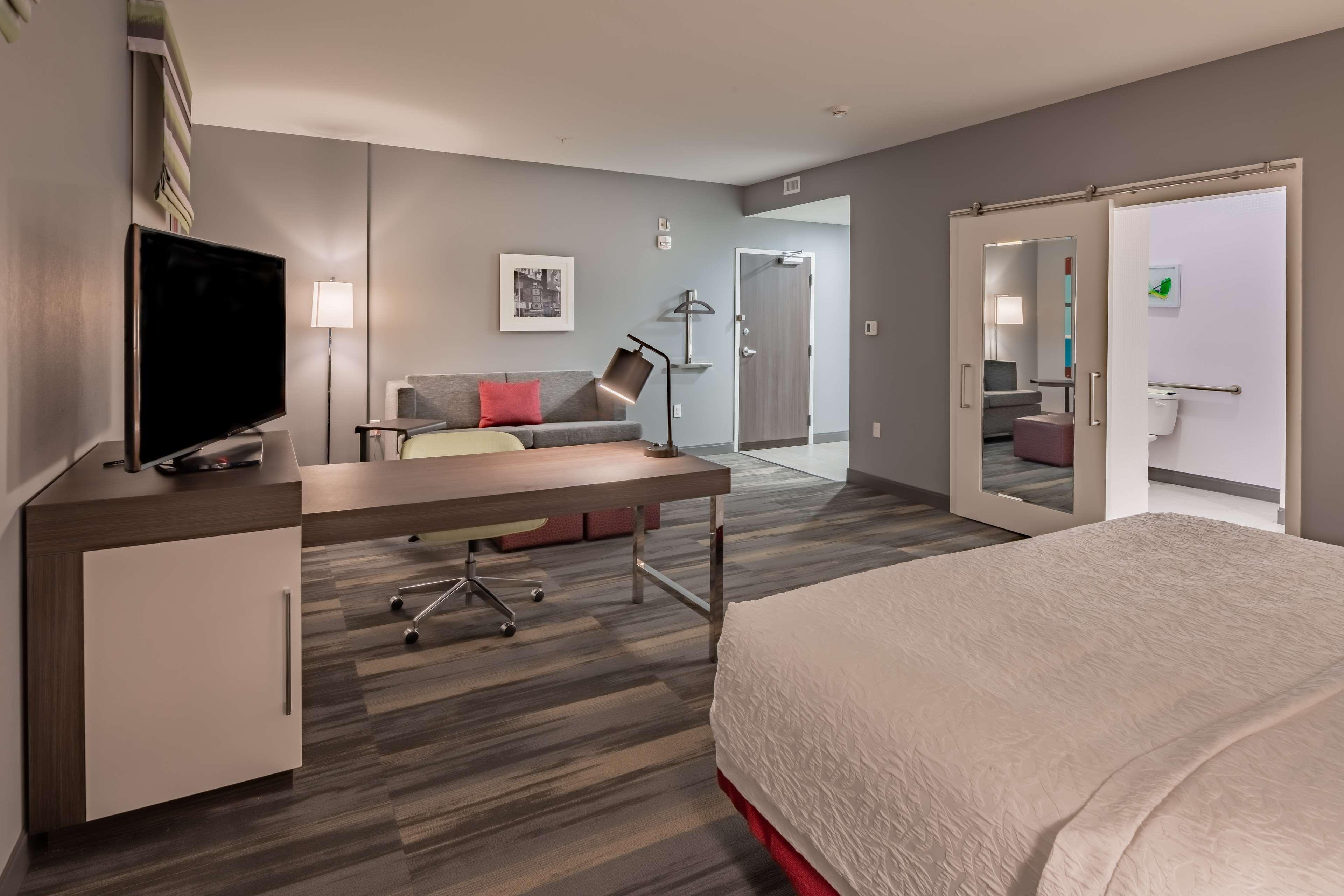 Hampton Inn & Suites Dallas/Plano Central Exterior photo