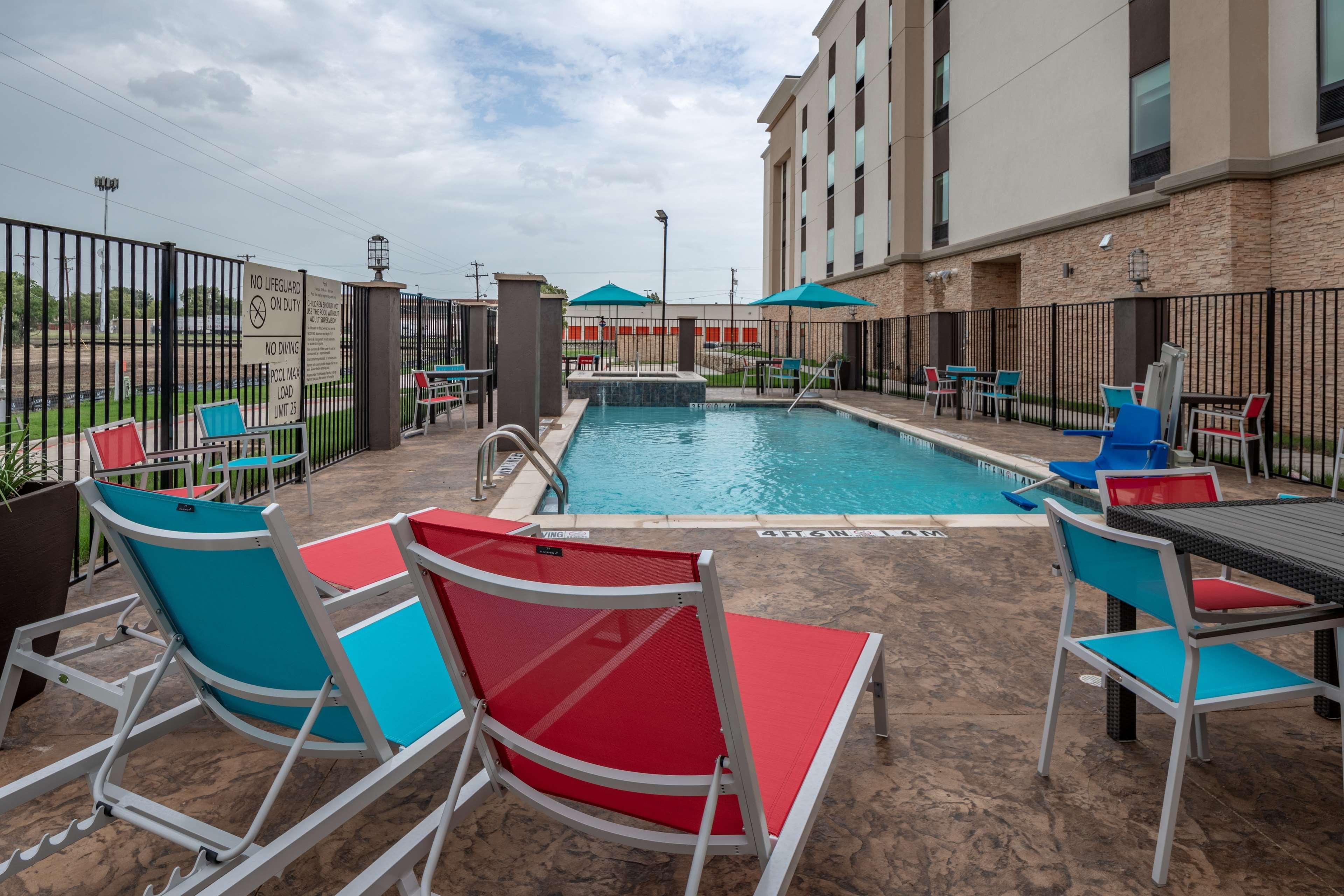 Hampton Inn & Suites Dallas/Plano Central Exterior photo