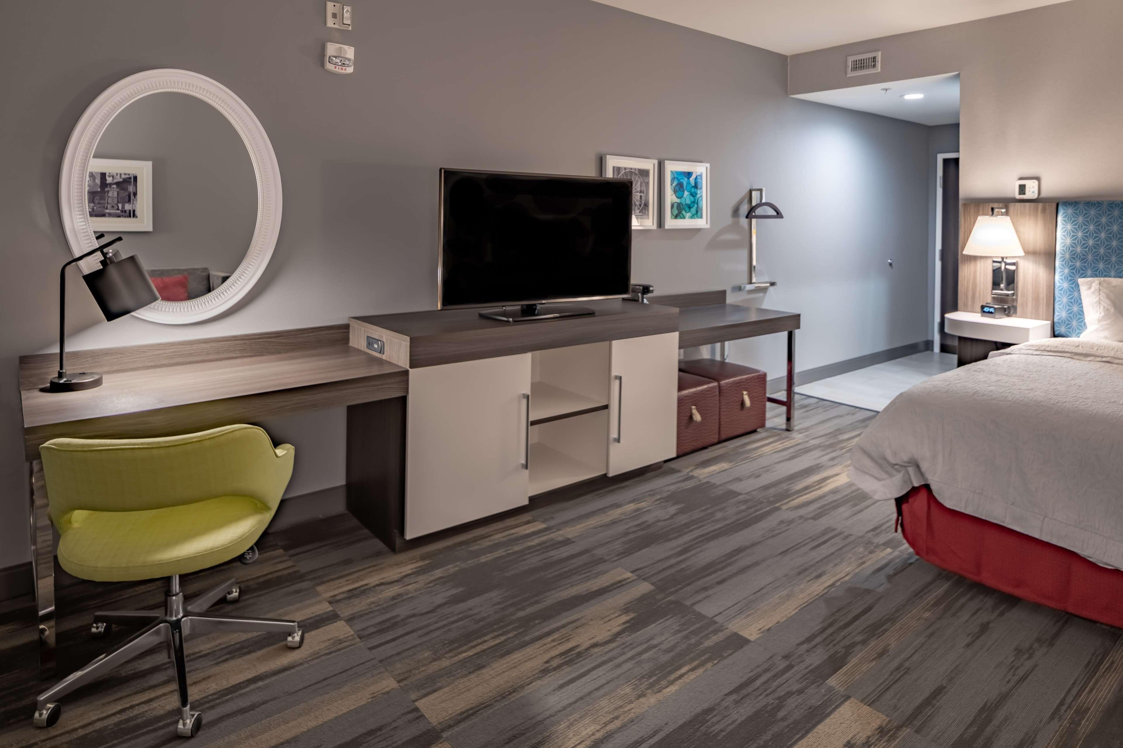 Hampton Inn & Suites Dallas/Plano Central Exterior photo