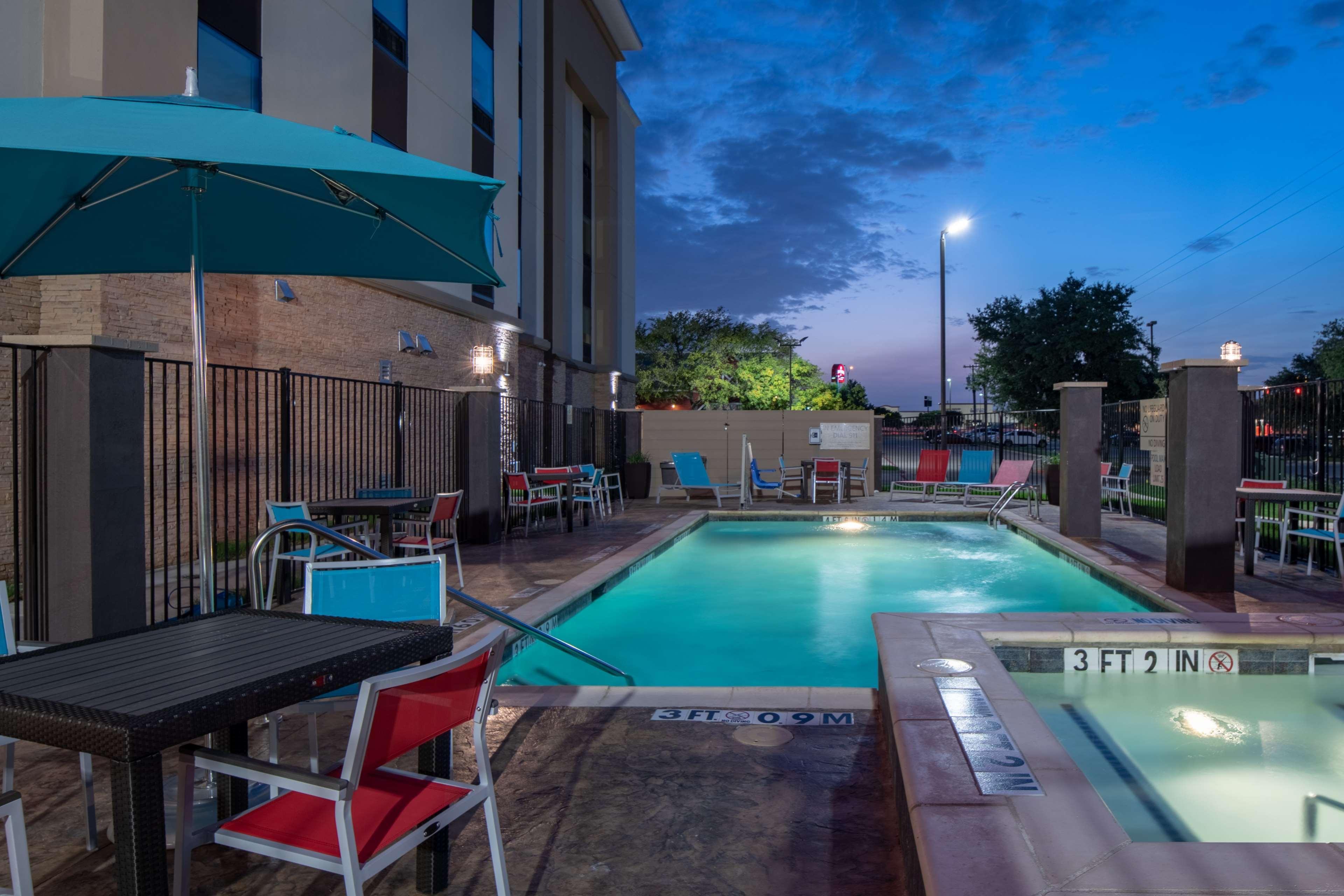 Hampton Inn & Suites Dallas/Plano Central Exterior photo