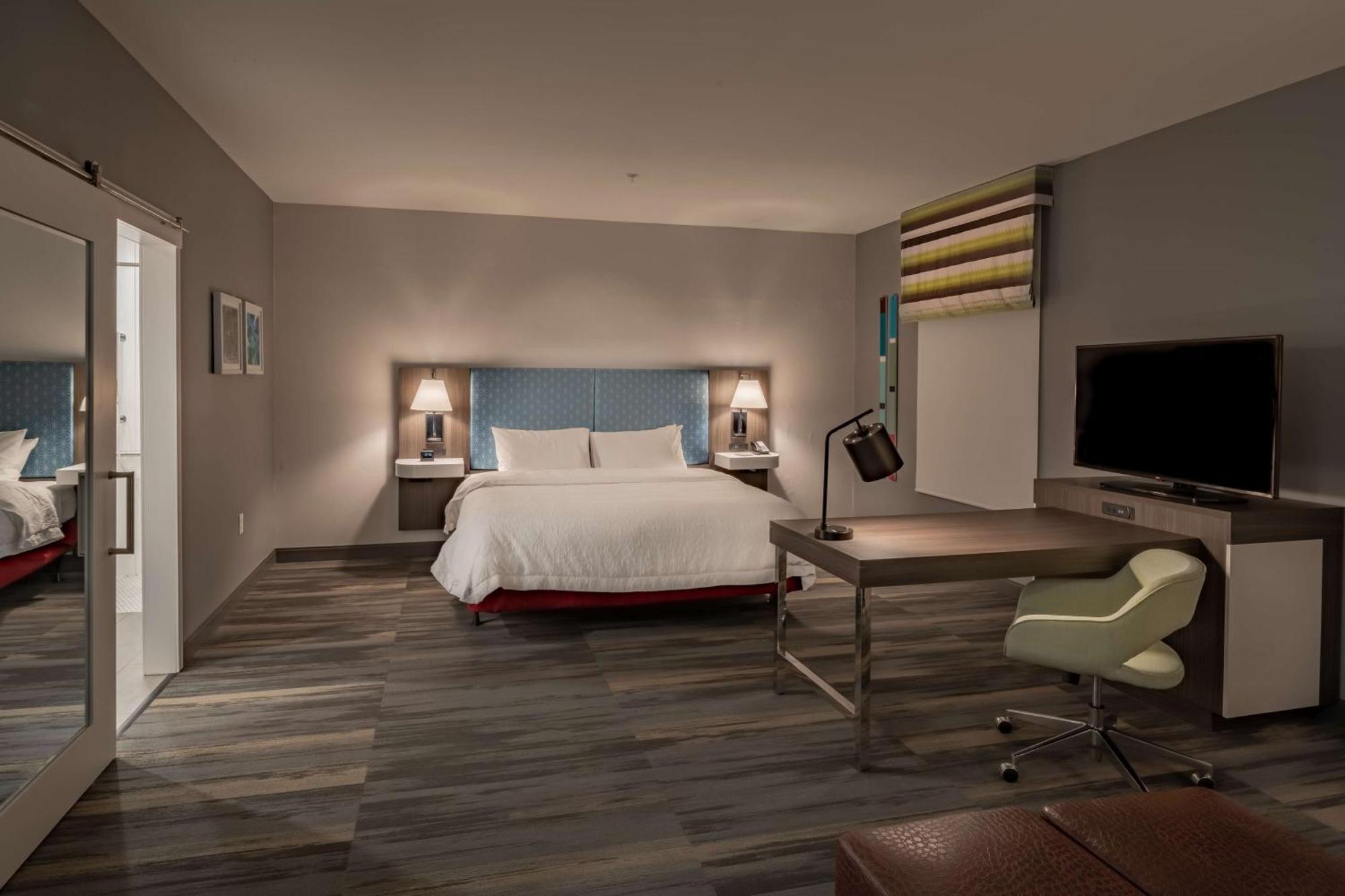 Hampton Inn & Suites Dallas/Plano Central Exterior photo