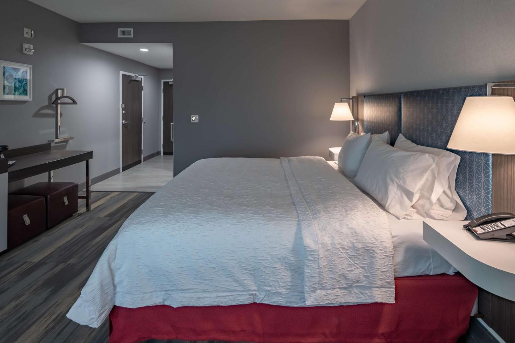 Hampton Inn & Suites Dallas/Plano Central Exterior photo